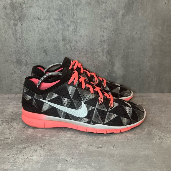 Nike TR Fit 5 Sneakers 704695-006 Womens sz 8 - black/pink - Picture 1 of 7